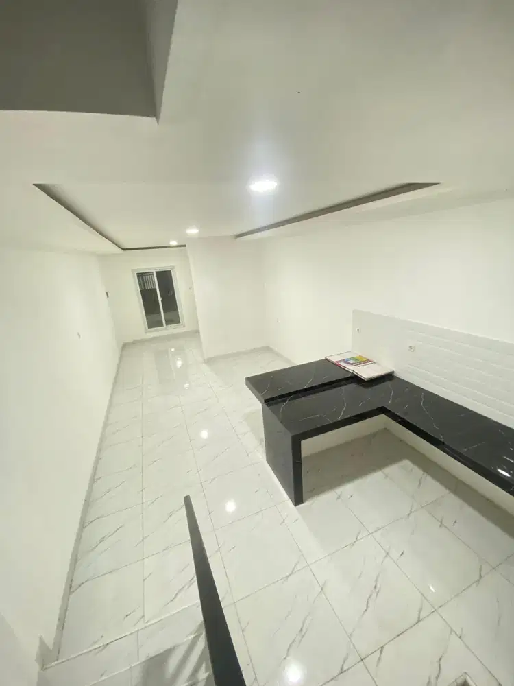 Disewa rumah taman palem Kt4 , 3,5lantai rapi siap huni