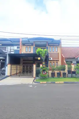 Rumah mewah siap huni lokasi strategis di Batununggal Indah