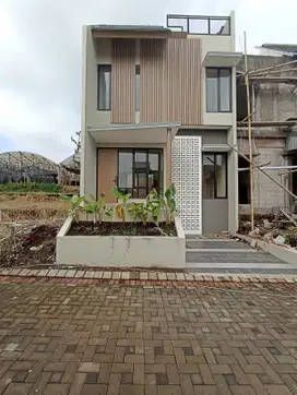 Dijual Villa Mewah 2 Menit Alun-Alun Kota Batu