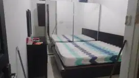 Kasur 200 * 180 lemari kaca besar meja rias