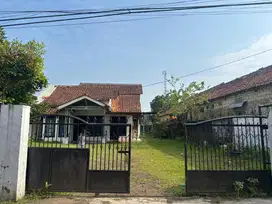 DIJUAL RUMAH + KOLAM RENANG, COCOK UNTUK BUAT VILA, KOST2an, KONTRAKAN