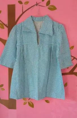 Top atasan biru muda