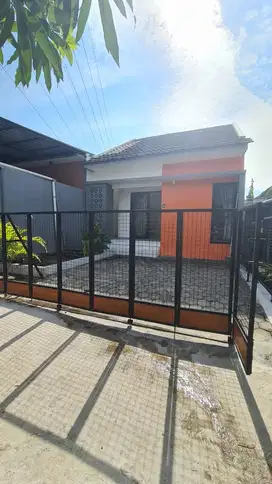 DIKONTRAKAN RUMAH BARU (5 MENIT DEKAT MOJOSONGO, SOLO)