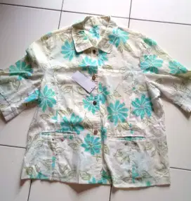 Kemeja bunga biru putih