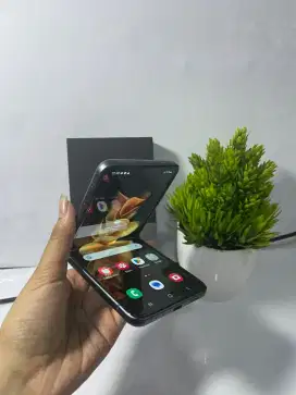 SAMSUNG Z FLIP 3 RAM 8/256GB ORIGINAL SEIN NORMAL 

TAMPILAN MEWAH