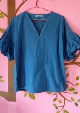 Atasan biru lengan balon LD=98cm PB=60cm