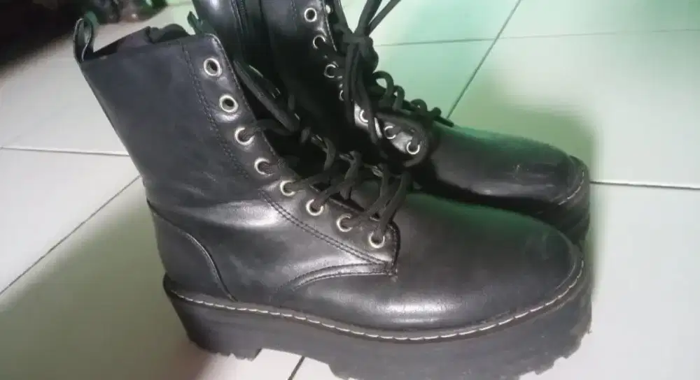 Boots H&M black size 37 (insole 23,5cm)