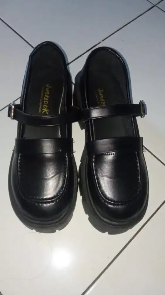 Loafers hitam size 38 (insole 24cm, tinggi hak 5cm)