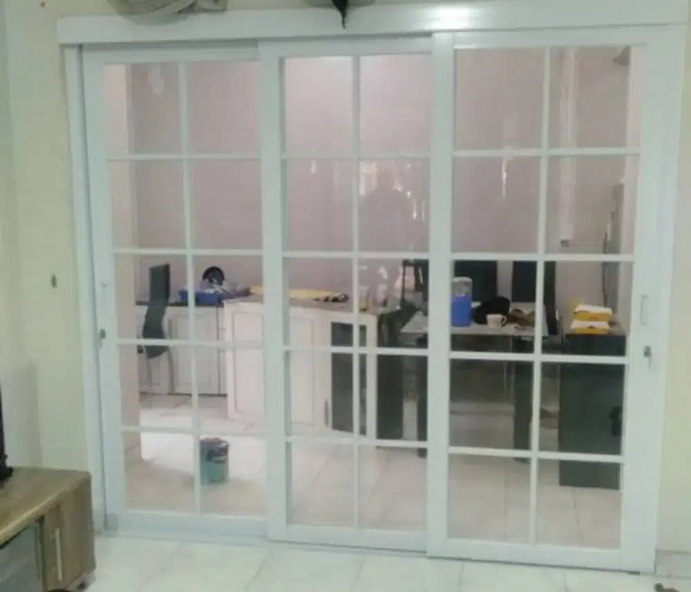 Kusen aluminium sekat ruangan