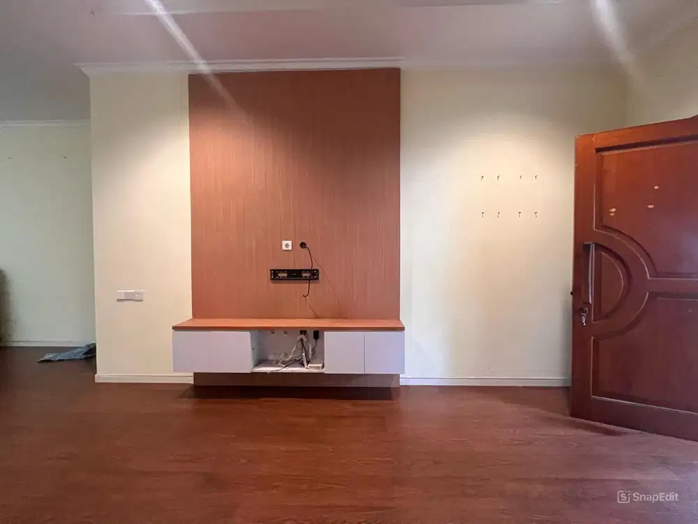 Jarang Ada Rumah Luas 200m2 Semi Furnished Bebas Banjir di Pluit Putri