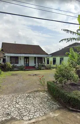 DIJUAL RUMAH DENGAN HALAMAN LUAS DEKAT JL RAYA&KAMPUS UMM MERTOYUDAN