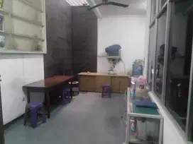 Gedung depan Stasiun Cawang, hanya 7M, sangat strategis