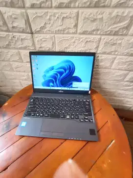 Laptop Fujitsu core i5 superslim ram 8 GB