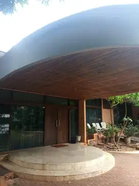 Cocok Untuk Wedding Venue! Rumah Hitung Tanah Deket Kemang