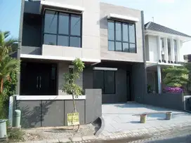 Rumah di Woodland Surabaya Barat