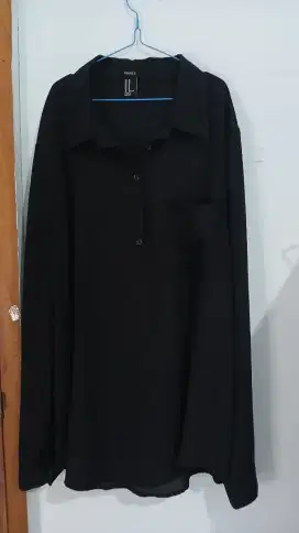 Preloved Kemeja/Blouse Wanita Forever 21 Original Hitam size M