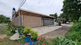 Rumah Jamin Nyaman dengan Desain Elegan di Taman Holis Indah 1