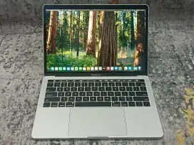 MacBook Pro TouchBar 13 2018 Core i5 8GB 256GB Silver Like New