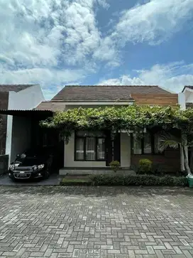 Rumah bagus minimalis di perumahan gedangan solo baru