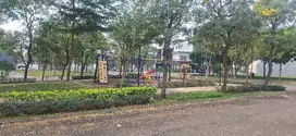 rumah 1 lantai depan taman jual murah, suvarna sutera. bebas banjir.
