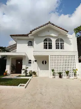 dijual rumah siap huni dan private pool di sentul city
