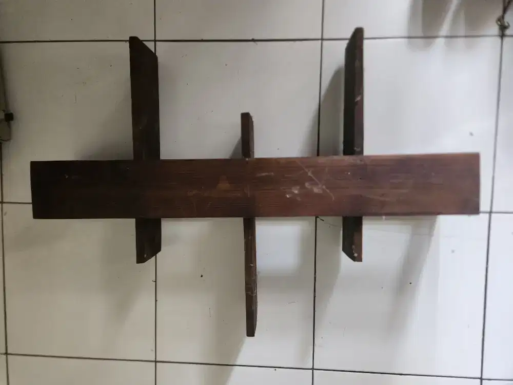 Rak Kayu Pajangan