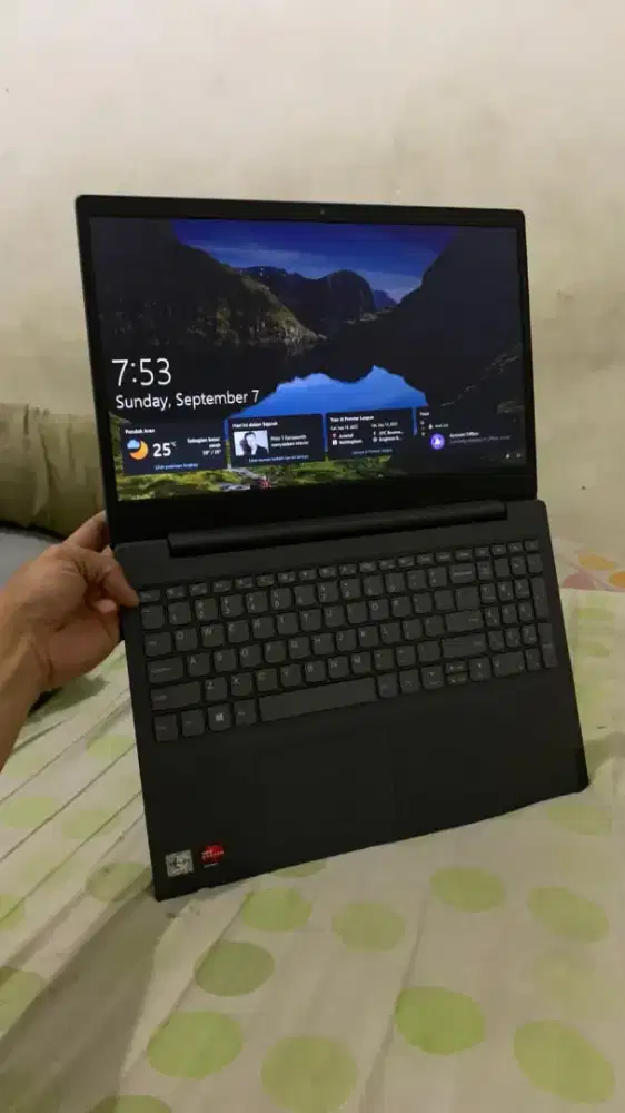 Laptop Lenovo V15