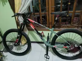 Sepeda gunung xtrada 6