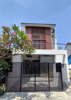 RUMAH BARU 2LT DI MULYOSARI SEMUA KAMAR TERDAPAT BALKON DEKAT P.CITY