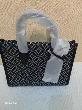 Tas wanita mk ori mirella small shopper black silver