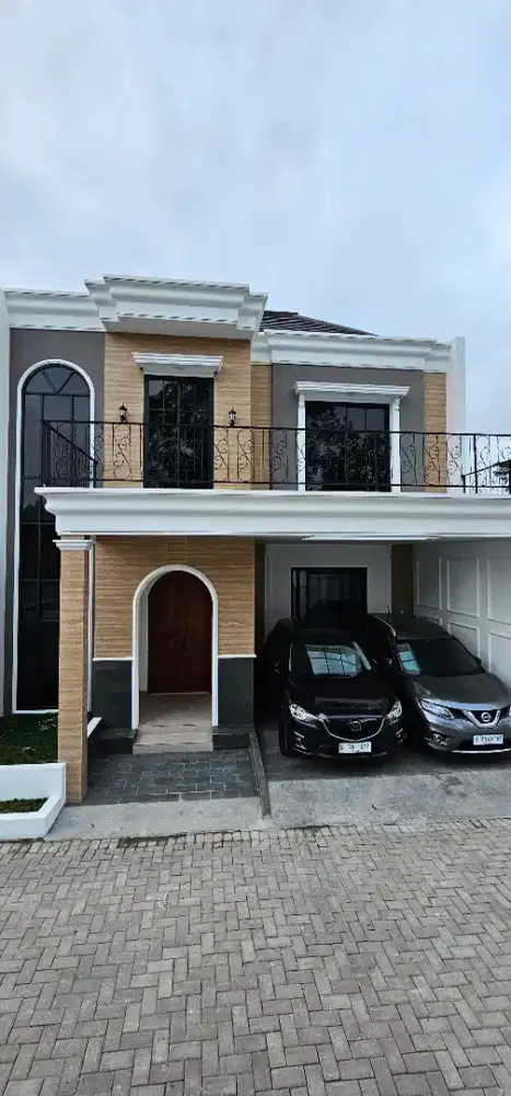 Rumah 2 lantai dg swimming poll