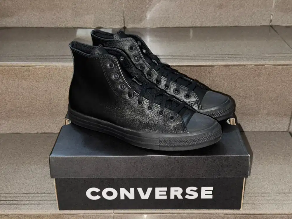 Sepatu dan Topi Converse Original