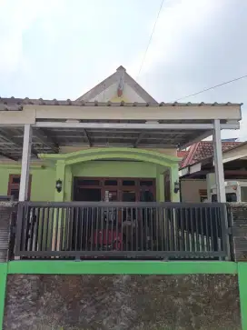 Di kontrakan rumah