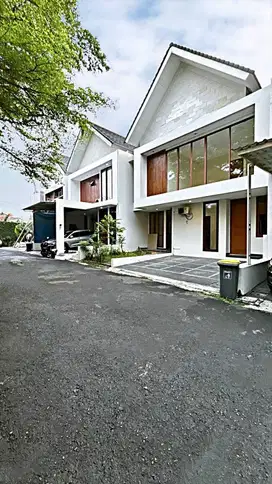 RUMAH DISEWAKAN BAGUS SIAP HUNI DUREN TIGA JAKSEL.