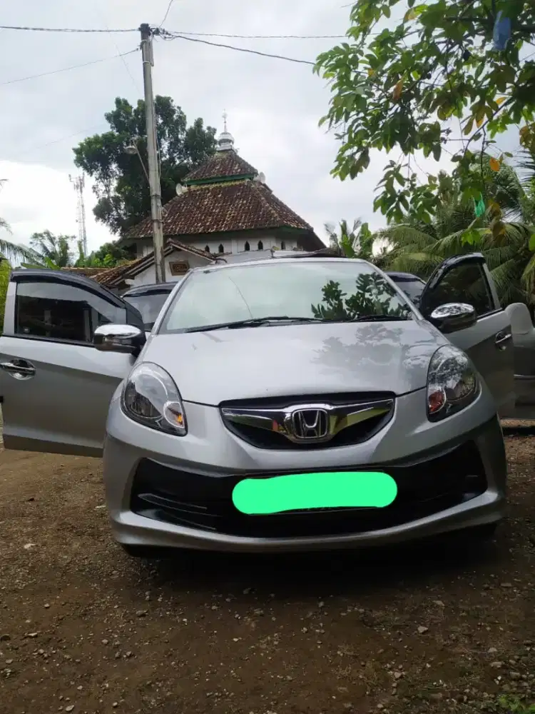 dijual mobil brio santai