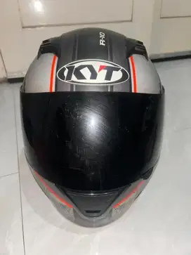 KYT R10 - Gunmetal Red