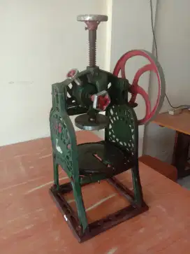 Mesin Serutan Es Batu