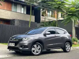 Honda HRV S 2018 Abu-Abu – Facelift, KM Rendah 37rb!