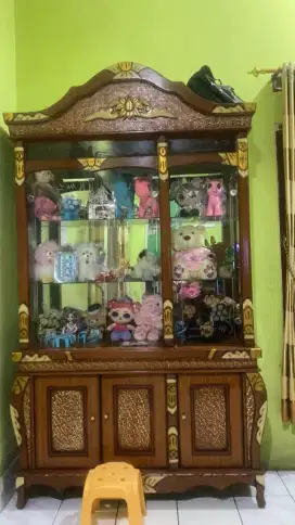 Lemari kaca 3 pintu