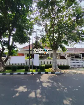 Dijual Rumah Berkonsep Klasik Kondisi Terawat di Jl. Jombang, Malang