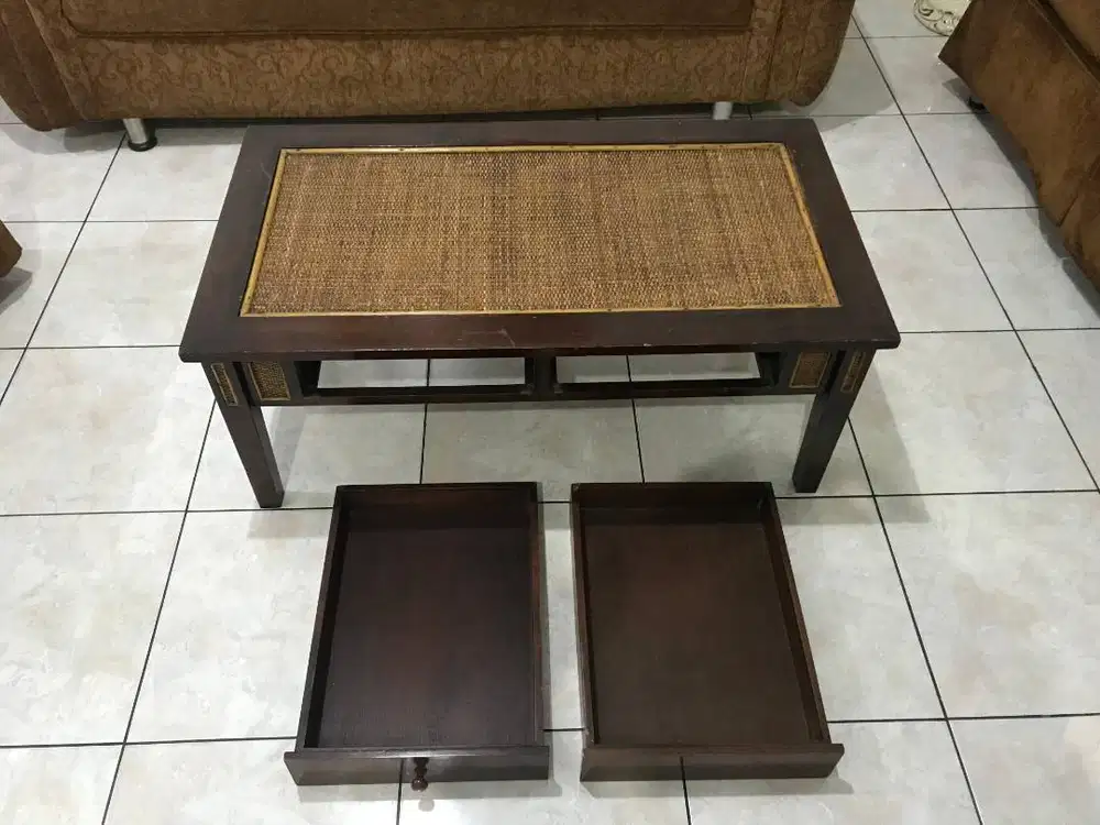 Meja kayu rotan 2 laci