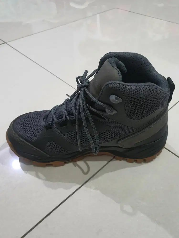 Sepatu hiking eiger mountering vibran