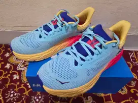 HOKA Arahi 7 New