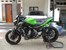 Kawasaki Z650 lime green 2016 Low KM