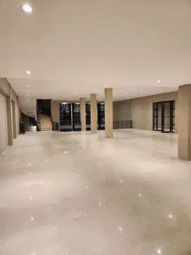 Gedung 3 Lantai Mewah dan Besar Sangat Strategis Dago Mainroad Bandung