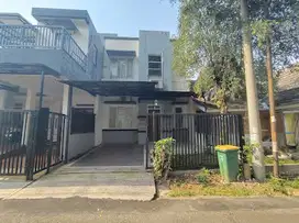 Dijual rumah 2 lantai lokasi di sentul city