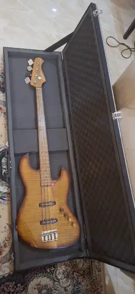 Dijual Bass 4 senar merk Bacchus type woodline