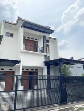 Rumah Mewah 2 Lantai dekat Tol dan Transmart di Buahbatu Bandung