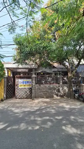 SEWA Rumah Luas di Mainroad Antapani Raya dkt GASMIN Lokasi Strategis