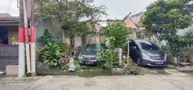 Rumah Rusak Mutiara Gading Timur